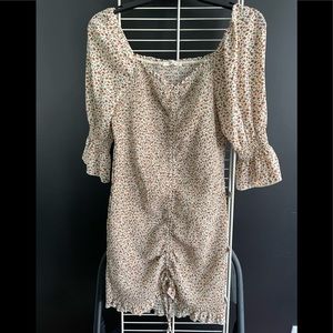 Cream, flower pattern, fluffy sleeves, bottom tie, light stretch, fitted dress.